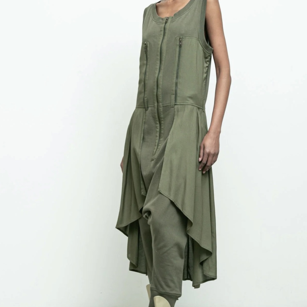Nicholas K jumpsuit with unique details. NWT! Luscious moss color. XS